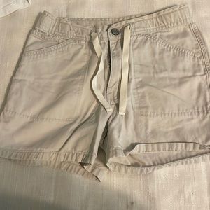 GAP girls shorts beige- size 8